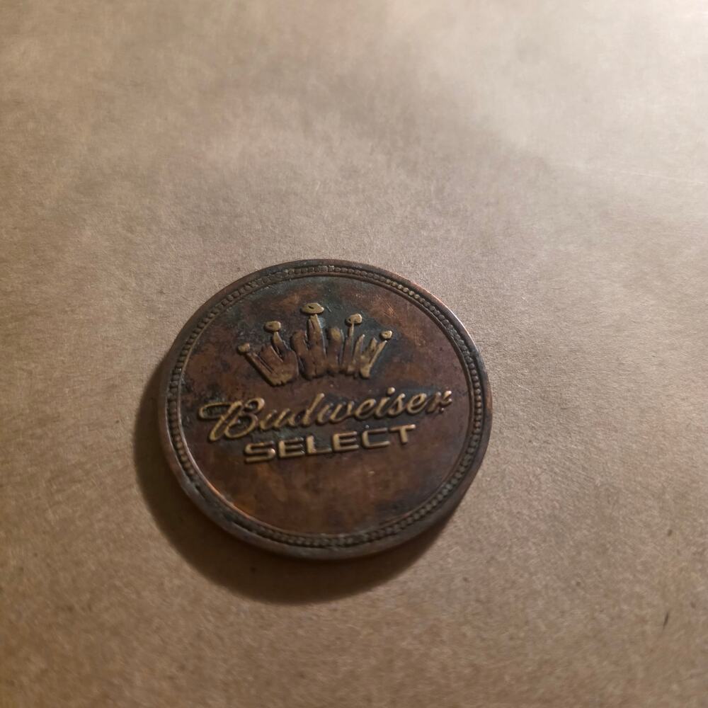 Vintage Budweiser Select Coin Copper Tone Finish
Collectible dadcore grandpacore